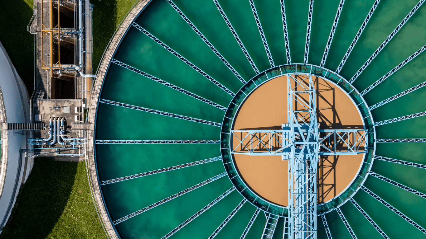 Clarification Process Systems and Clarifiers shown in a large circular wastewater clarifier used in industrial water treatment, highlighting advanced clarification process systems for solids separation, TSS removal, and sludge settling. This aerial view represents industrial clarifiers such as circular clarifiers, high-rate clarifiers, lamella clarifiers, inclined-plate clarifiers, rectangular clarifiers, and solids-contact clarifiers used in wastewater treatment systems, ProChem Water solutions, and modern clarification system design.